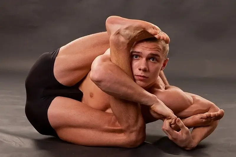 Pretzel, Sitting Pose