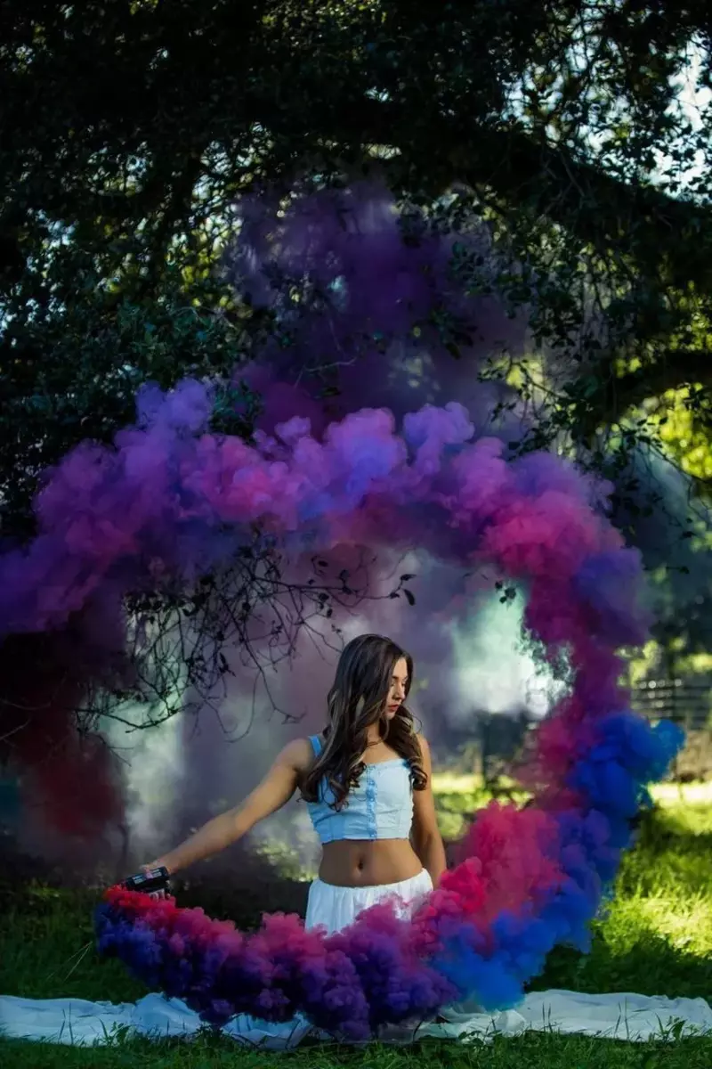 creative smoke bomb photography ideas