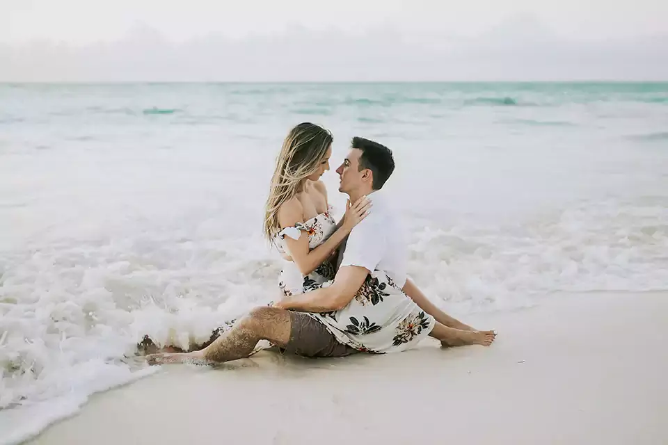 beach photography couple