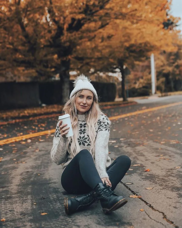 sitting on the road picture idea, fall picture ideas