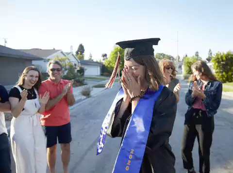 students and teachers' graduation photoshoot