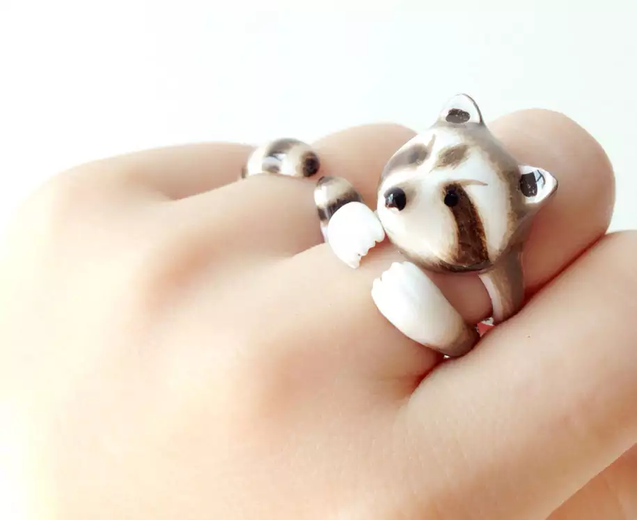 three piece ring with a cat