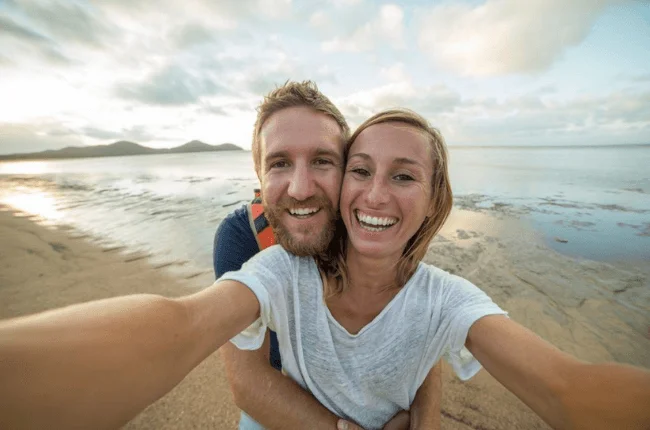 couple selfie pose