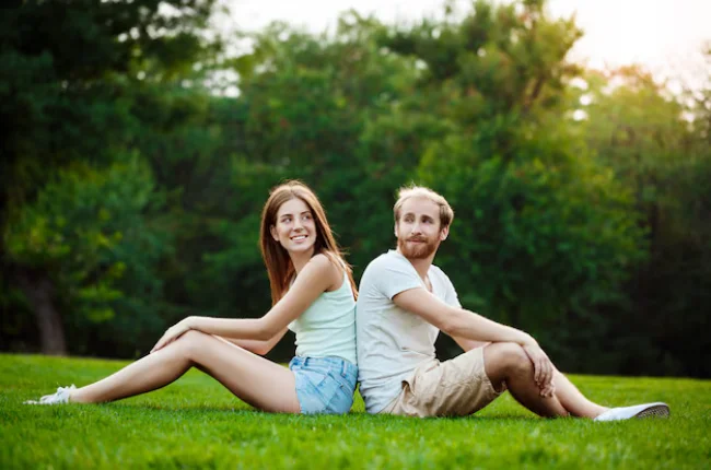 opposite couple pose in the open field